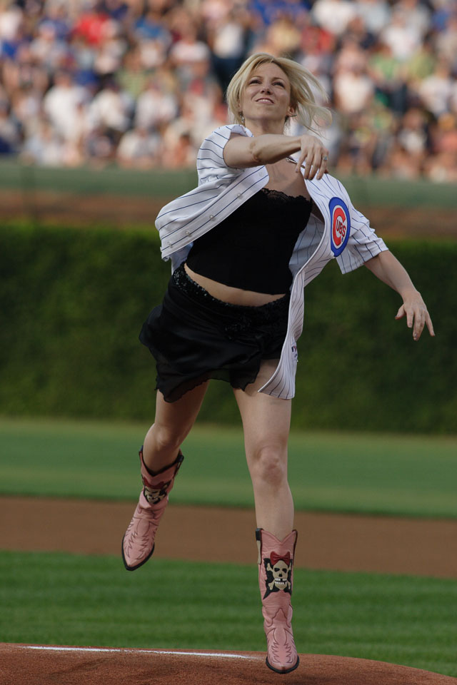 53253912MC002_cubsgibson.jpg
