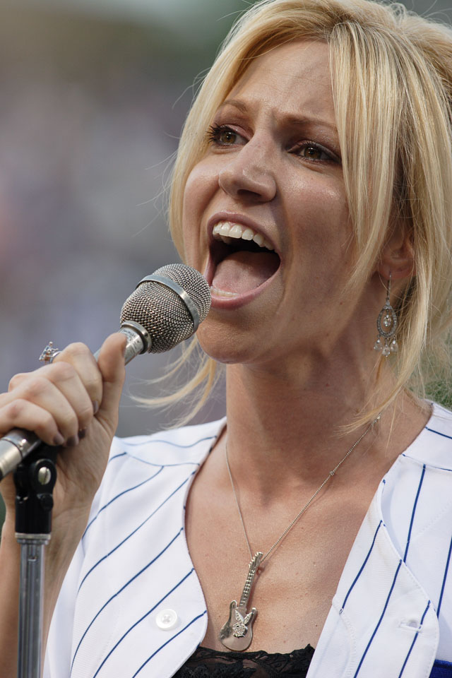 53253912MC004_cubsgibson.jpg
